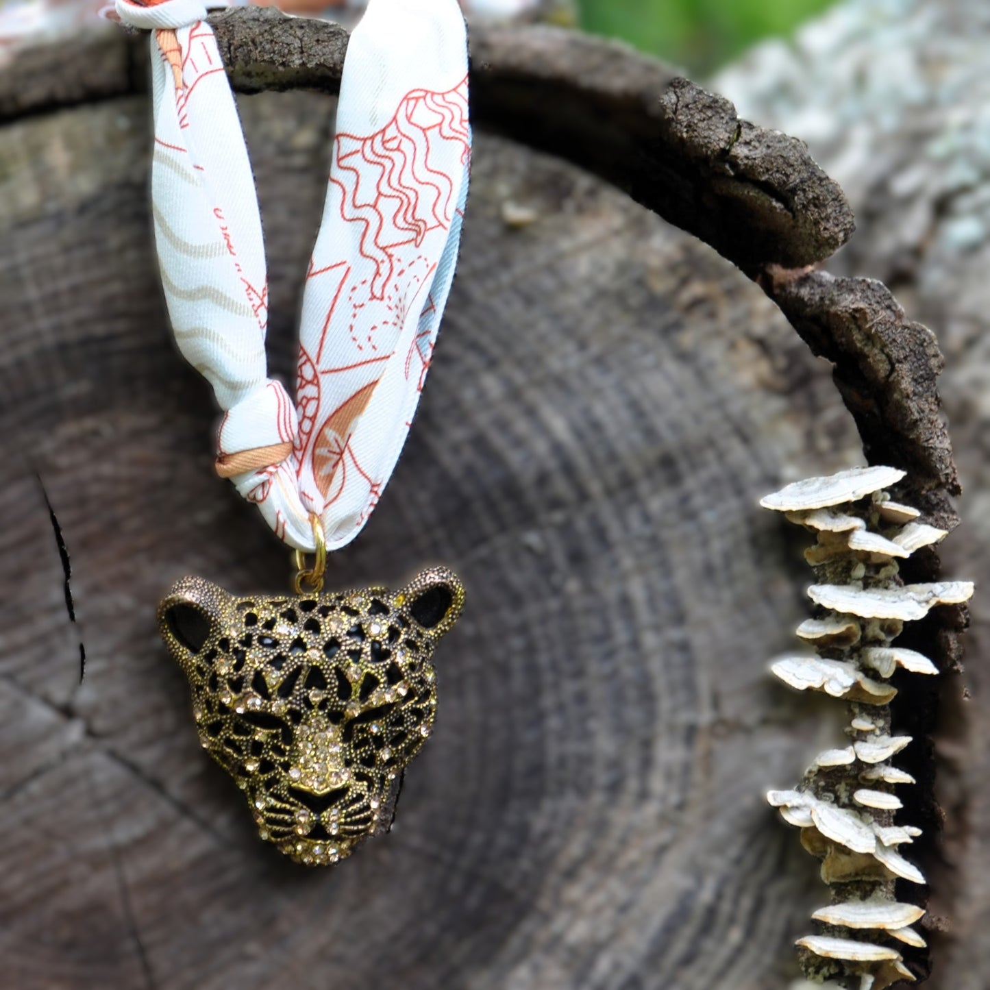 Scarf Cheetah Pendant Necklace